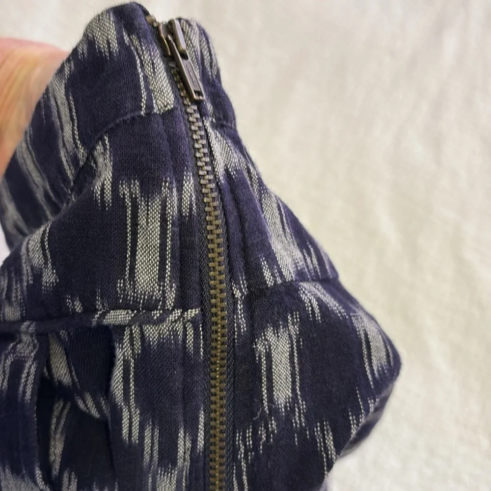 Staring at Stars Urban Outfitters ikat-style pattern high-rise shirts. Size 10.